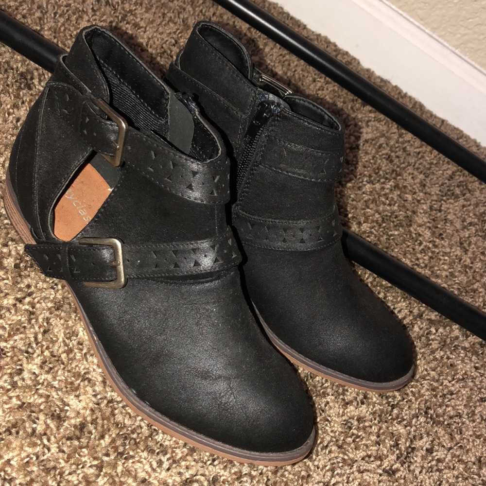 Cityclassified Black Suede Side Out Double Buckle Booties